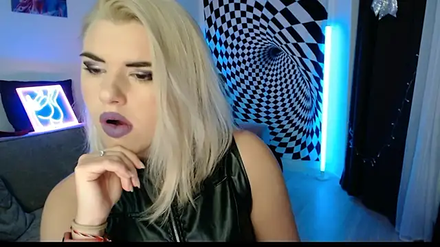 Ariana Saint online show from January 17, 6:44 pm