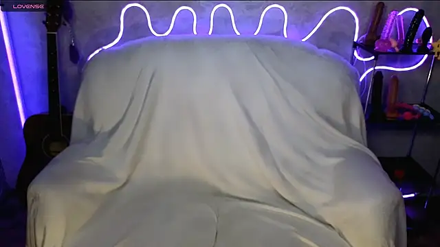 playoliver online show from April 1, 1:01 pm