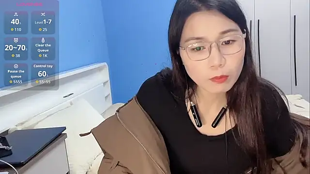 Snapshot of Emma-mimi chatting on December 17, 12:44 pm Emma-mimi online show from December 17, 12:44 pm