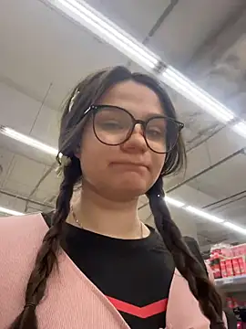 Niki Hug online show from January 18, 10:30 am