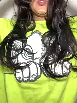 Snapshot of missmisha01 chatting on May 5, 1:02 am missmisha01 online show from May 5, 1:02 am