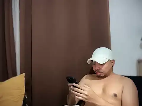 chubbybear 08 online show from February 20, 5:26 am