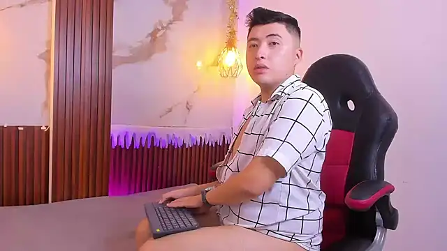 Snapshot of BrunoVega1 chatting on December 19, 1:18 pm BrunoVega1 online show from December 19, 1:18 pm