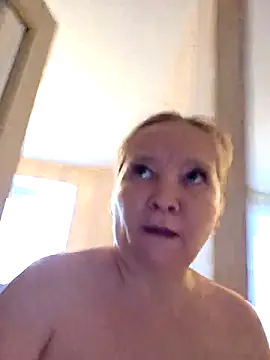 Snapshot of MikasXNiksssxX chatting on December 18, 8:20 am MikasXNiksssxX online show from December 18, 8:20 am