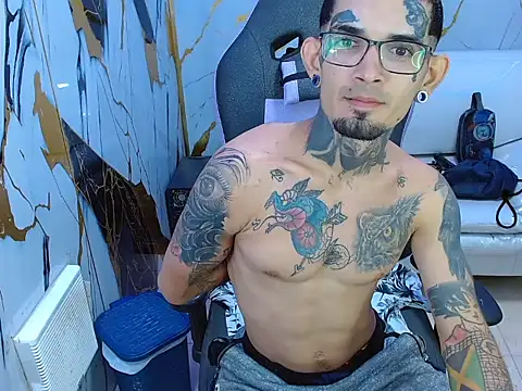 Snapshot of Boy_tatto77 chatting on July 19, 1:59 pm Boy tatto77 online show from July 19, 1:59 pm