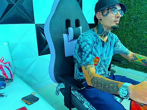 Snapshot of Boy_tatto77 chatting on July 23, 1:58 am Boy tatto77 online show from July 23, 1:58 am