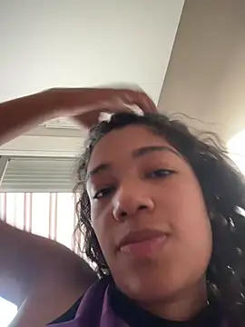 MikaScarlet online show from April 7, 5:35 pm