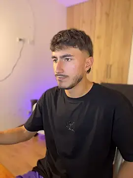 LIAM COLT online show from April 8, 8:09 pm