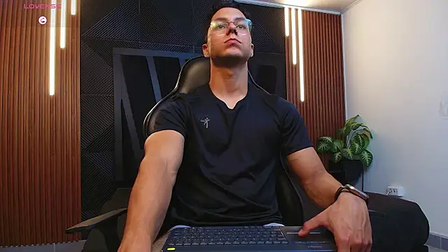 Snapshot of Noah_Clarkk chatting on February 10, 11:42 pm Noah Clarkk online show from February 10, 11:42 pm