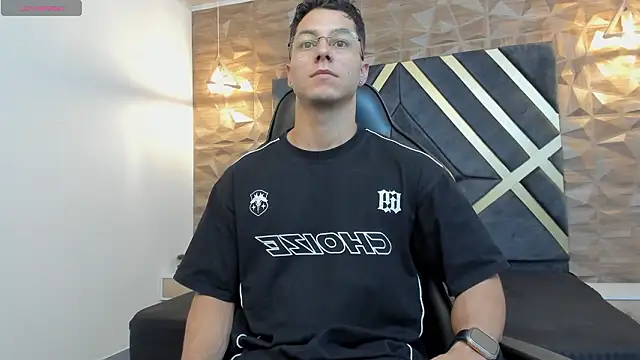 Snapshot of Noah_Clarkk chatting on February 22, 6:06 pm Noah Clarkk online show from February 22, 6:06 pm