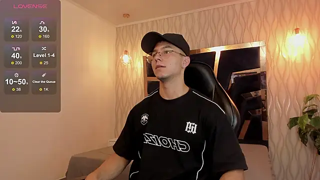 Snapshot of Noah_Clarkk chatting on February 25, 5:44 pm Noah Clarkk online show from February 25, 5:44 pm