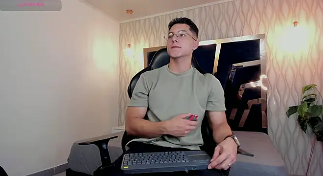 Snapshot of Noah_Clarkk chatting on March 1, 3:47 pm Noah Clarkk online show from March 1, 3:47 pm