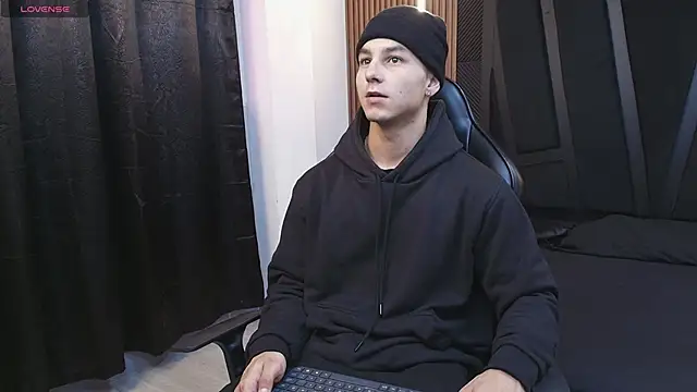 Noah Clarkk online show from March 8, 1:26 pm