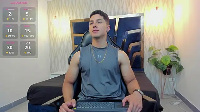 Snapshot of Noah_Clarkk chatting on April 27, 5:11 pm Noah Clarkk online show from April 27, 5:11 pm