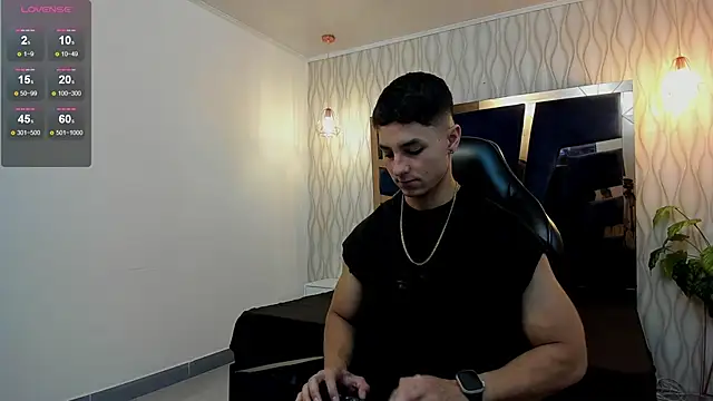 Snapshot of Noah_Clarkk chatting on May 2, 5:18 pm Noah Clarkk online show from May 2, 5:18 pm