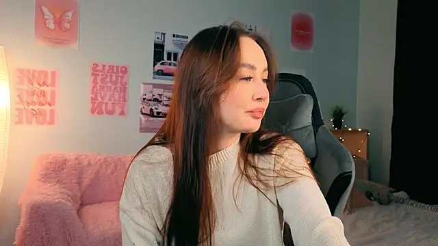 fallin lovee online show from February 8, 7:39 pm