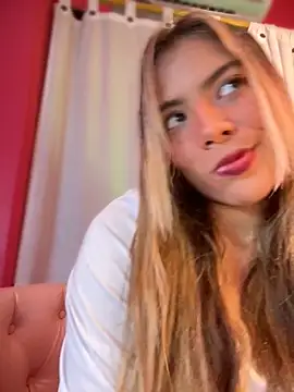 MiaSizzle online show from February 4, 1:28 pm