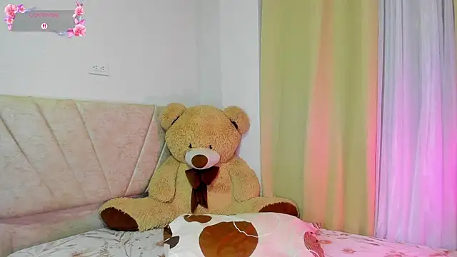 Snapshot of misty_noire chatting on April 27, 8:18 pm misty noire online show from April 27, 8:18 pm