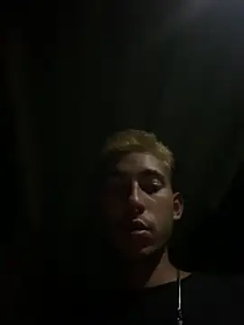 Snapshot of GuioficialBr chatting on December 21, 4:41 am GuioficialBr online show from December 21, 4:41 am