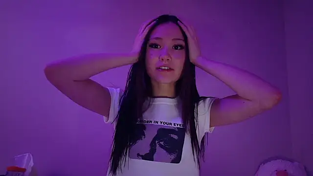 luvvivii online show from January 13, 1:44 am