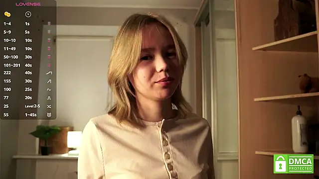 Snapshot of DollyAmrine chatting on December 19, 9:38 am DollyAmrine online show from December 19, 9:38 am