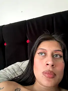 Snapshot of estef_candy1 chatting on December 19, 9:22 pm estef candy1 online show from December 19, 9:22 pm