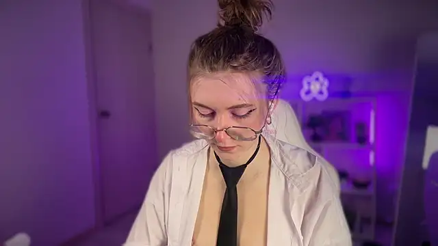 KellySunn online show from April 13, 9:04 am