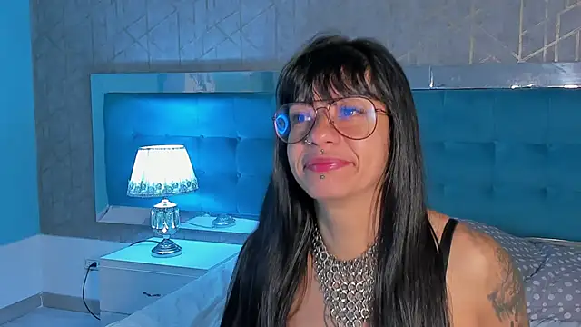 Snapshot of ValkiriaRaven chatting on December 21, 1:07 pm ValkiriaRaven online show from December 21, 1:07 pm