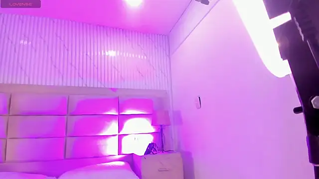 ManuelaEvans  online show from February 17, 9:10 pm