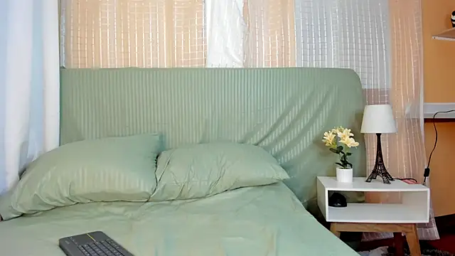 ManuelaEvans  online show from April 14, 11:55 pm