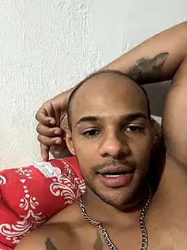 Snapshot of 123Loius chatting on December 22, 9:39 am 123Loius online show from December 22, 9:39 am