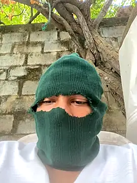 Snapshot of caat__ chatting on December 19, 9:55 pm caat online show from December 19, 9:55 pm