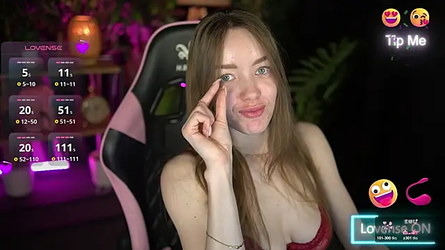 Snapshot of Velouraa chatting on December 21, 3:08 pm Velouraa online show from December 21, 3:08 pm