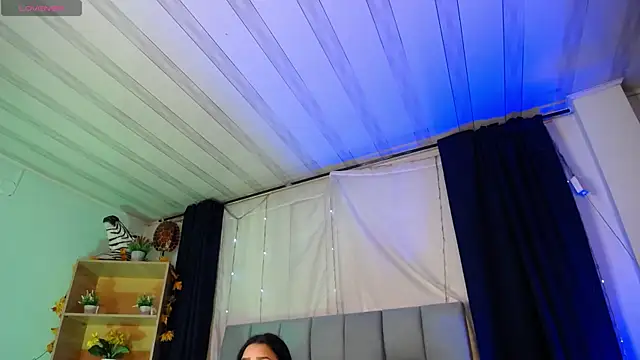 Emilyy05  online show from December 23, 3:15 am