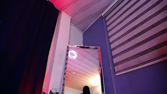 Emilyy05  online show from February 13, 3:13 am