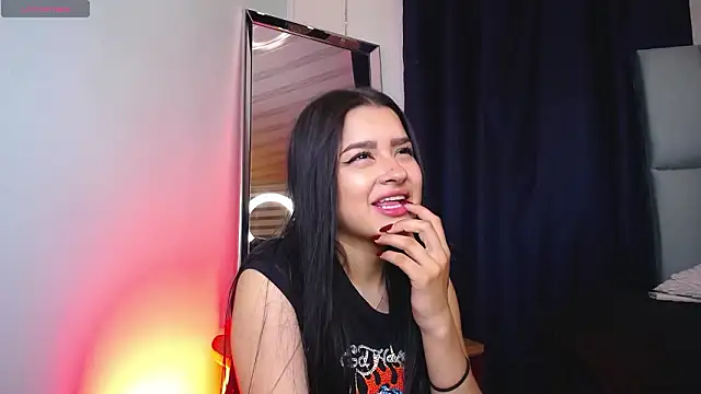 Emilyy05  online show from March 26, 1:11 am