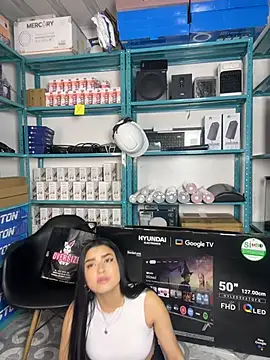 Snapshot of Emilyy05_ chatting on June 5, 3:24 am Emilyy05 online show from June 5, 3:24 am