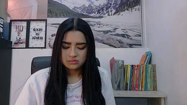 Snapshot of Emilyy05_ chatting on June 29, 1:12 am Emilyy05 online show from June 29, 1:12 am