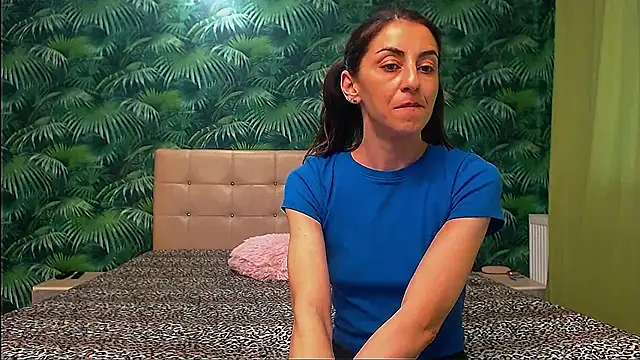 Snapshot of Stella_John chatting on January 8, 8:27 am Stella John online show from January 8, 8:27 am