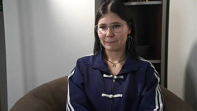 Snapshot of TienBobe chatting on December 21, 11:28 am TienBobe online show from December 21, 11:28 am