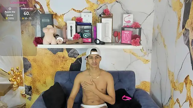 Victor LatinBoy online show from February 19, 3:02 am