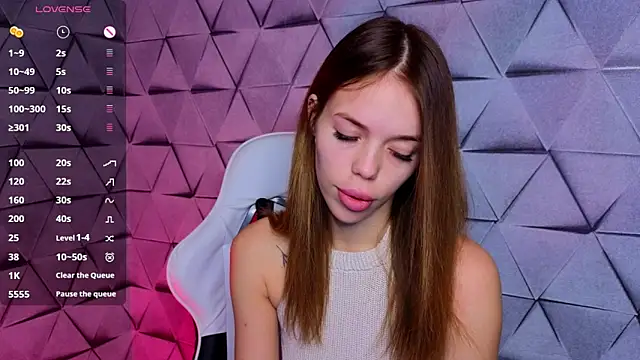 Snapshot of SofieSien chatting on December 22, 3:03 am SofieSien online show from December 22, 3:03 am