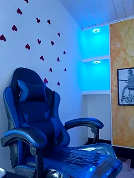 ashley-17 online show from February 19, 5:14 am