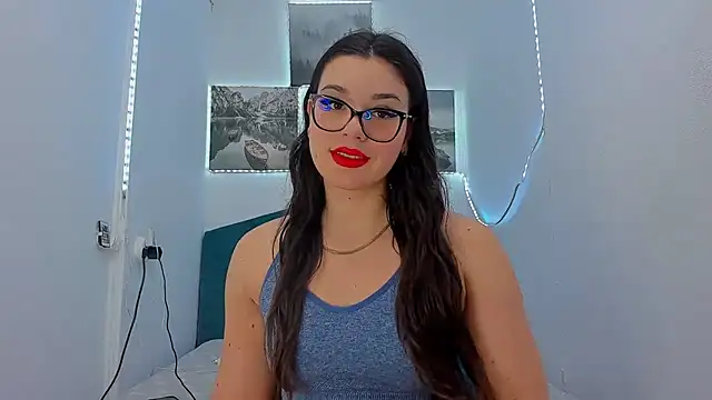 Snapshot of RedAssHottie chatting on January 18, 4:15 am RedAssHottie online show from January 18, 4:15 am