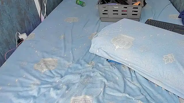 Snapshot of RedAssHottie chatting on March 2, 7:15 am RedAssHottie online show from March 2, 7:15 am