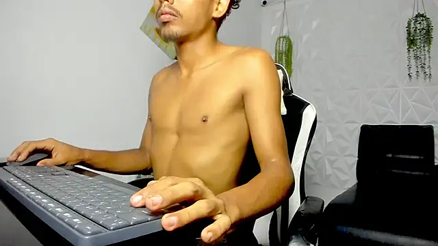 danny hot23  online show from April 18, 7:07 pm