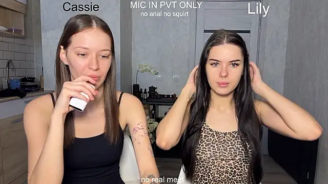 Snapshot of girls_secrets chatting on March 4, 10:21 am girls secrets online show from March 4, 10:21 am
