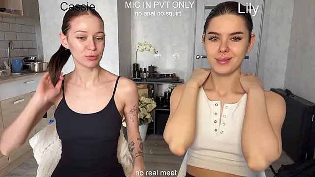 Snapshot of girls_secrets chatting on March 5, 10:22 am girls secrets online show from March 5, 10:22 am