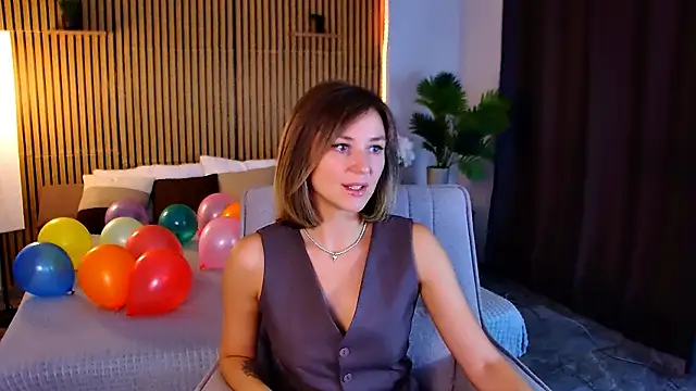 EmeraldGlow online show from June 20, 2:42 pm
