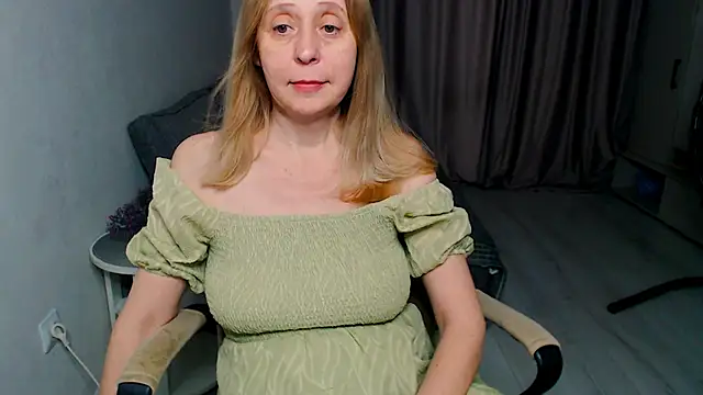 MiLenaMilf online show from April 5, 4:09 am